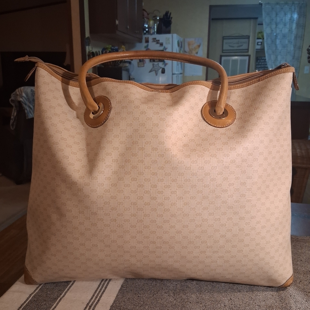 Elegant Cream Tote Bag - Picture 2 of 16